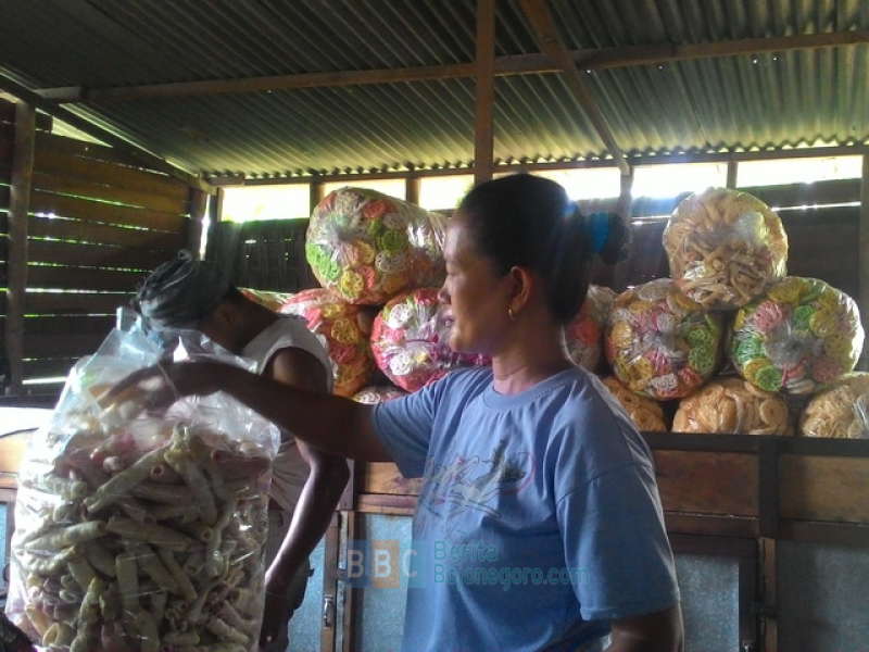 Harga Bahan Baku Naik, Ukuran Kerupuk Diperkecil