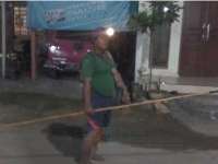  Mencari Katak Demi Keluarga, Lek Agus Semangat Bekerja