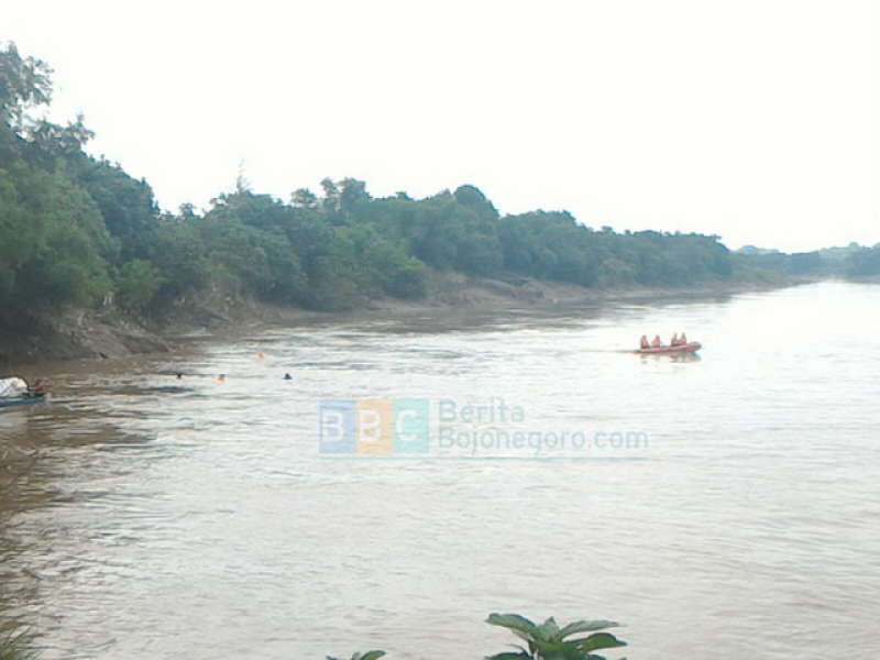 Tim SAR Belum Temukan Anak Diduga Tenggelam di Bengawan Solo