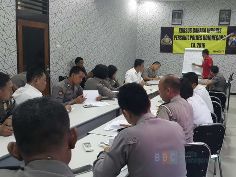 Tingkatkan SDM, Polres Gelar Kursus Bahasa Inggris