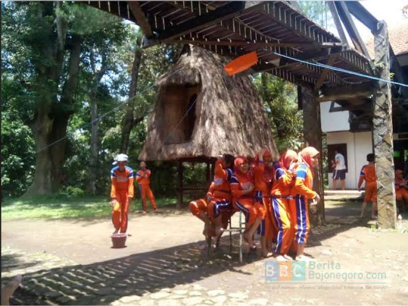 Siswa SD Muhammadiyah Bojonegoro Study Tour Tentang Lingkungan