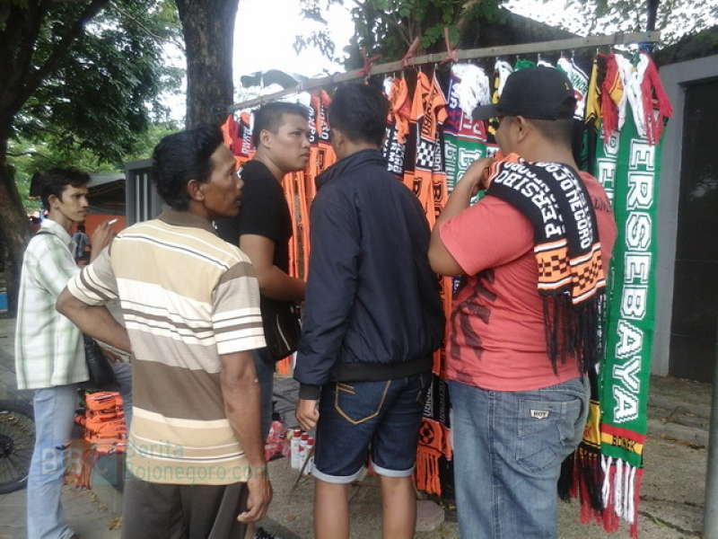 Pedagang Juga Kebagian Berkah Kebangkitan Persibo