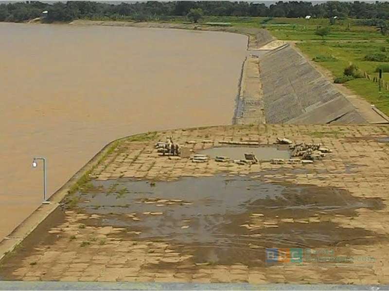 Sebagian Tanah di Bangunan Bendung Gerak Anjlok