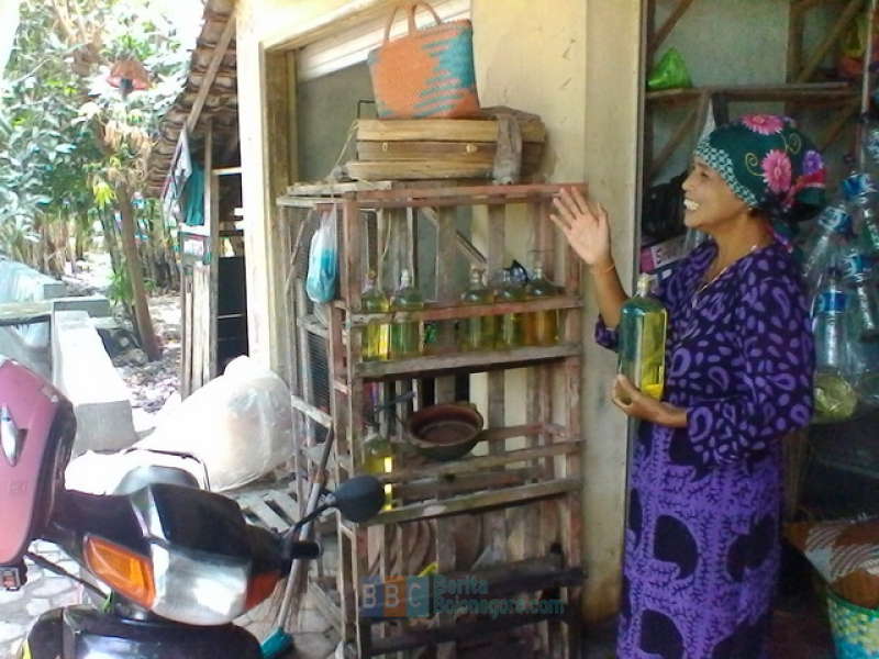 Penjual Bensin Eceran Enggan Turunkan Harga