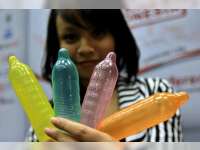 KPA Bojonegoro Bagikan Kondom Gratis ke Instansi Kesehatan dan ODHA