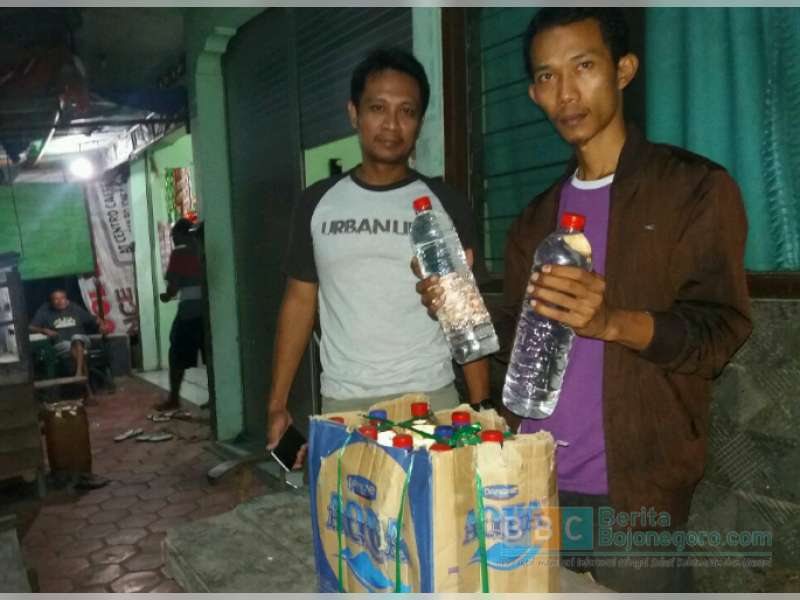 Razia Miras di Rel Bengkong, Polisi Amankan 150 Liter Arak