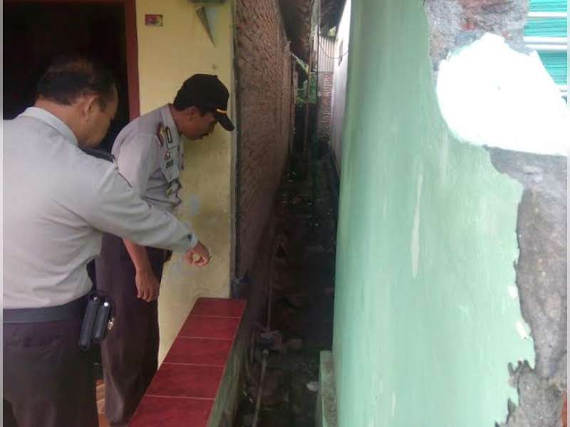 Asap Berbau Gas Keluar dari Tanah Milik Warga di Kecamatan Baureno