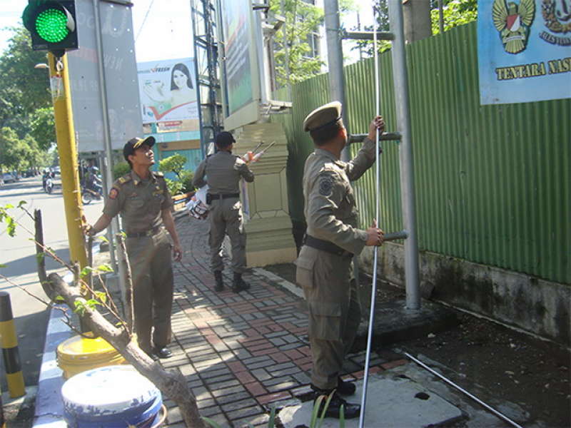 Masa Izin Habis, 10 Billboard dapat Peringatan Pertama