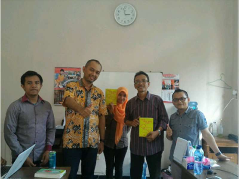 Kunjungi Kantor BBC, EMCL Bagikan Buku tentang Migas