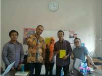 Kunjungi Kantor BBC, EMCL Bagikan Buku tentang Migas