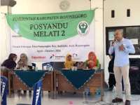 EMCL Bagi 1400 Paket Makanan untuk Balita