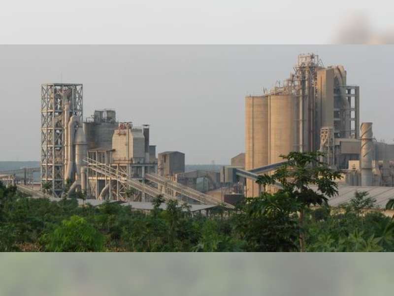 Pabrik Semen Indonesia Memasang Alat Pencegah Debu 