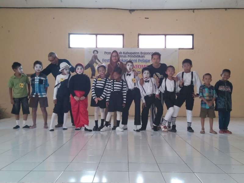 SDN Ngumpak Dalem Juara 1 Lomba Pantomim Porseni 2016