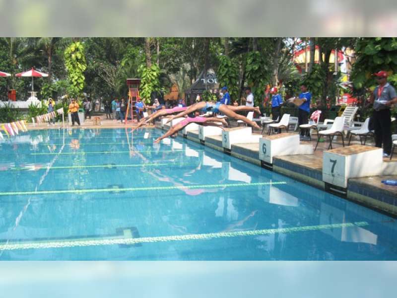 SMP Negeri 1 Bojonegoro Sabet Juara Umum Cabor Renang