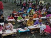 Peringati Hari Kartini dengan Pawai Ta'aruf dan Lomba Mewarnai