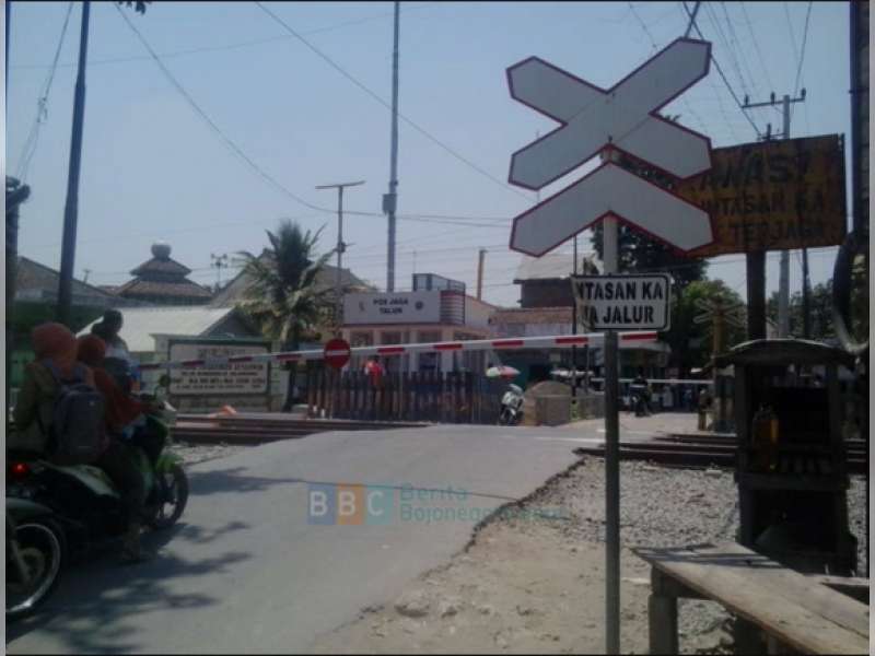Masih Banyak Perlintasan KA Tak Berpalang