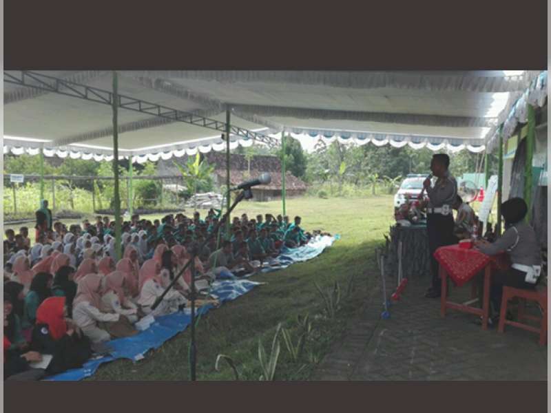 Satlantas Sosialisasikan Keselamatan Berlalu Lintas kepada Pelajar di Margomulyo