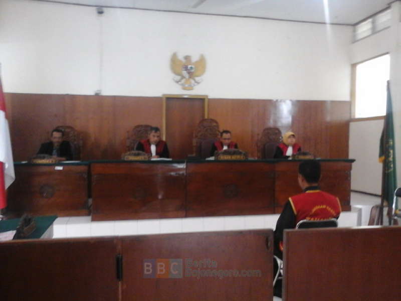 Majelis Hakim Tolak Eksepsi Terdakwa KZ