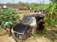 Mobil Avanza Ringsek Dihantam KA Barang di Purwosari, Sopir Selamat