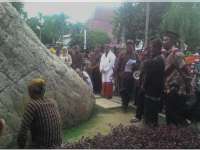 Warga Gondang Sambangi Watu Semar