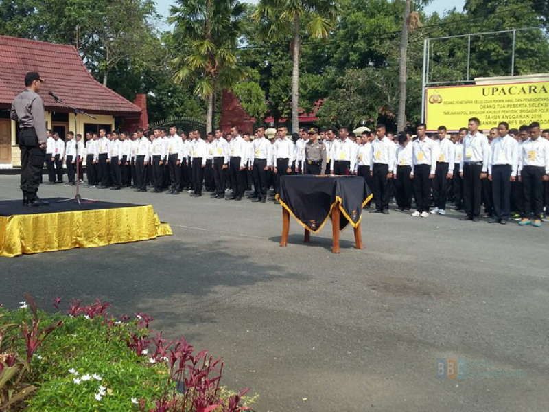 Peserta Seleksi Anggota Polri Bersama Orangtua Tandatangani Pakta Integritas