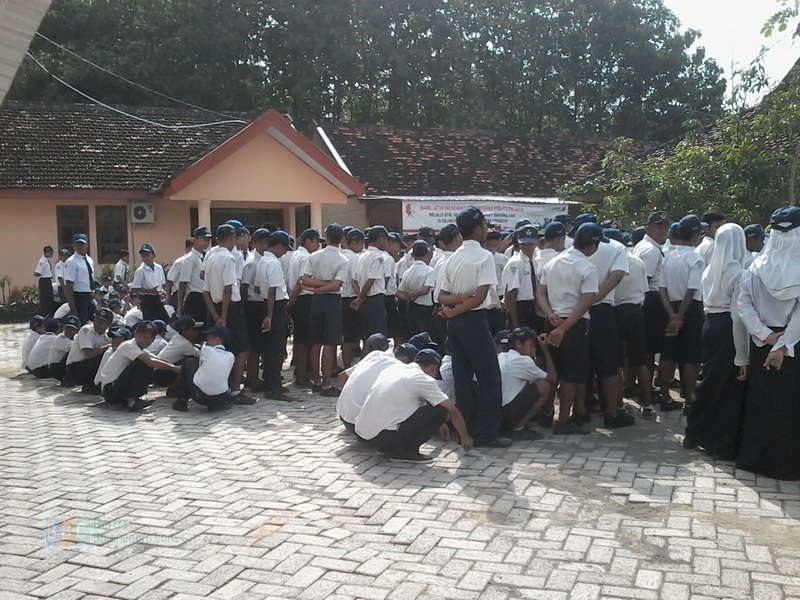 Tak Serius Ikuti Upacara