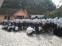 Tak Serius Ikuti Upacara