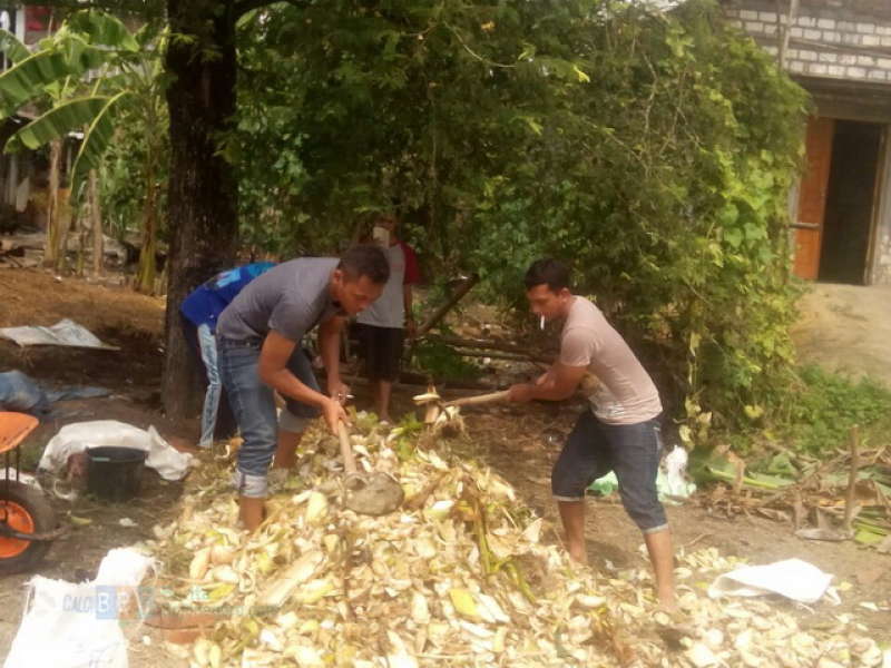 Karang Taruna Sumber Karya Berlatih Membuat Pupuk Organik
