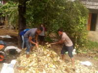 Karang Taruna Sumber Karya Berlatih Membuat Pupuk Organik