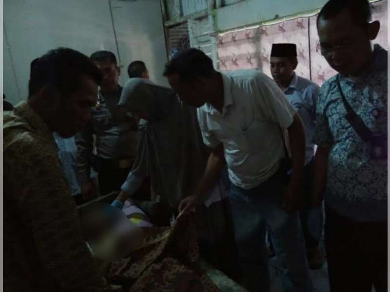 Ditinggal Ibunya Takziah, Lelaki Depresi Gantung Diri