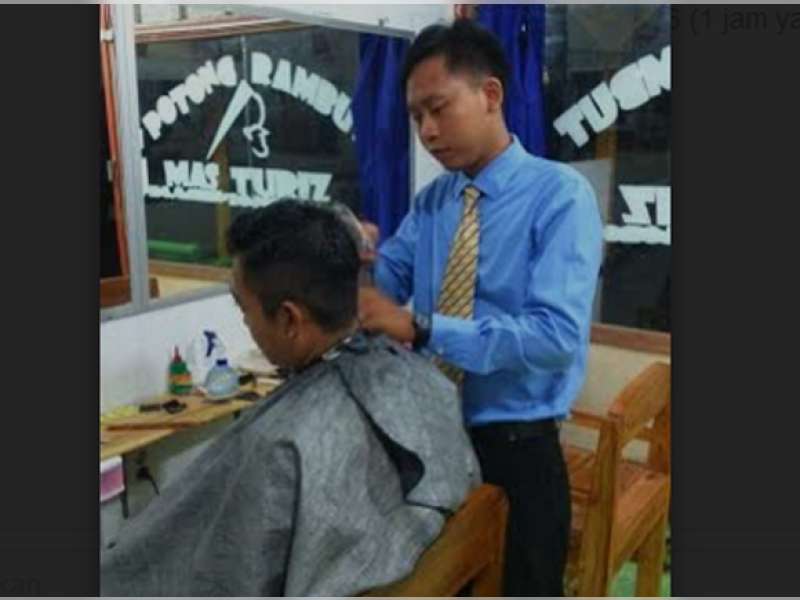 Tukang Cukur Nyentrik dari Kecamatan Gayam