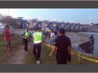Garis Polisi di Bendung Gerak