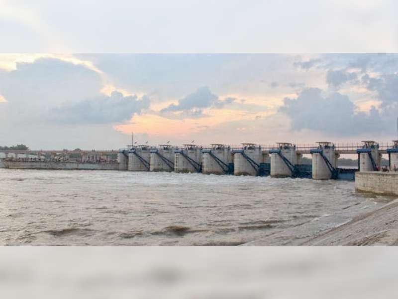 Warga Sekitar Bendung Gerak Keluhkan Kesulitan Air 