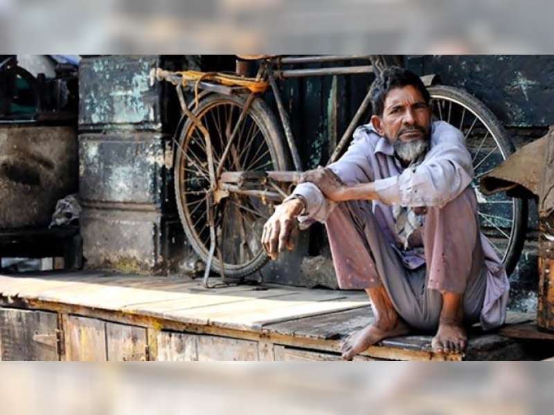 Mbah Sular, Hidup Miskin di Tengah Kota Kaya Minyak 