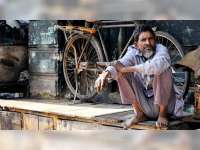 Mbah Sular, Hidup Miskin di Tengah Kota Kaya Minyak 