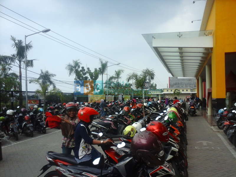 Libur Panjang, Pusat Perbelanjaan Menjadi Tempat Alternatif Berwisata