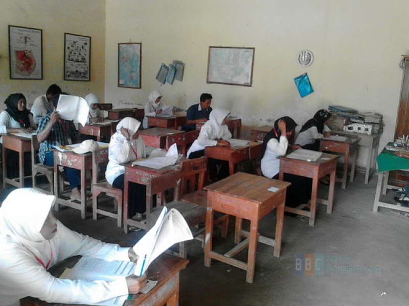 Ujian Nasional Paket B di Trucuk Berlangsung Tertib