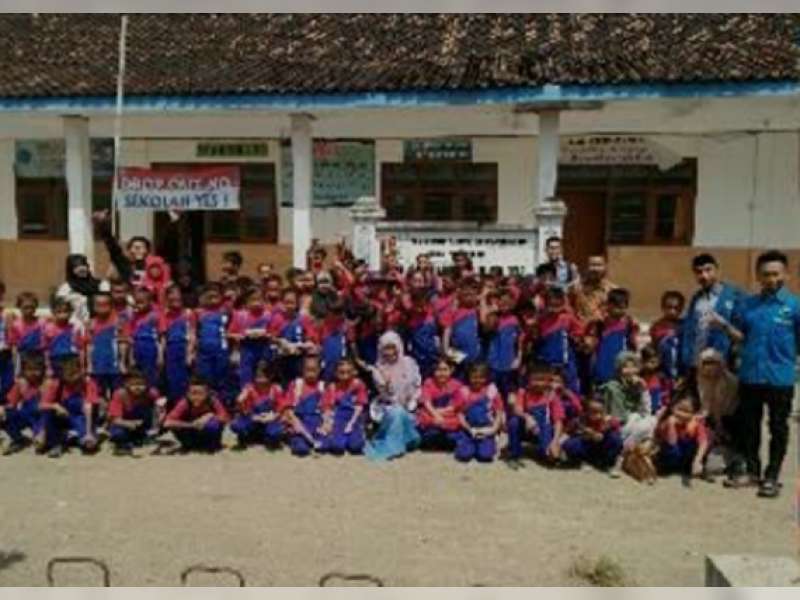 Prihatin Masih Ada Anak Putus Sekolah, PMII IKIP Gelar Baksos