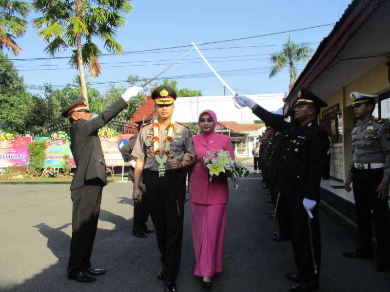 Gamelan Jawa, Tokoh Petruk Hingga Pedang Pora Warnai Penyambutan Kapolres Baru