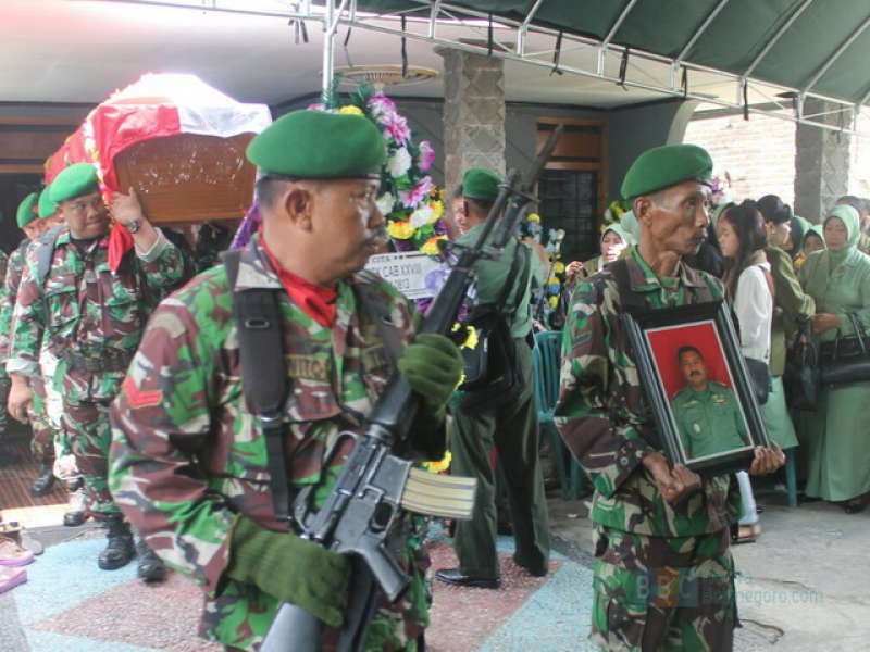 Pagi Tadi Jenazah Kapten Atok Widjanarko Dimakamkan
