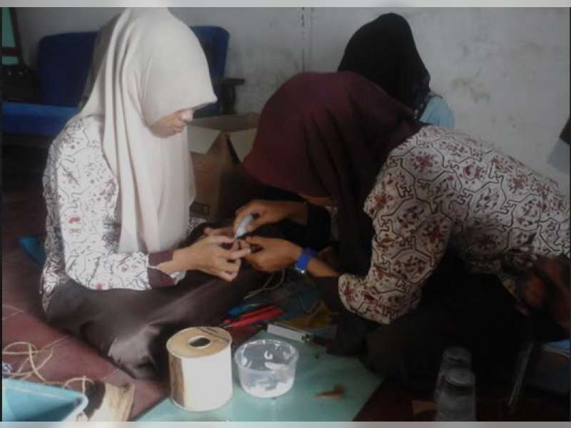 Maisir Juga Latih Pelajar SLTA Membuat Kerajinan dari Pelepah Pisang