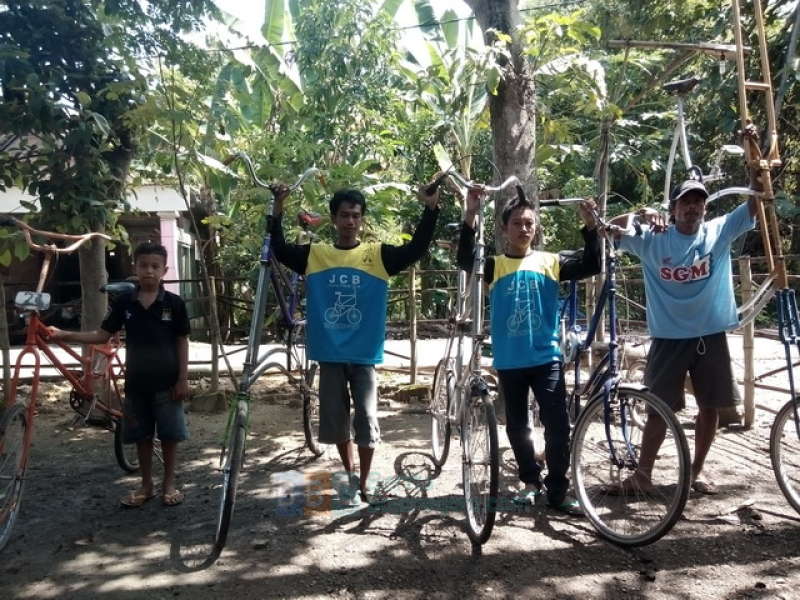 Uji Nyali Naik Sepeda Jlangkrong