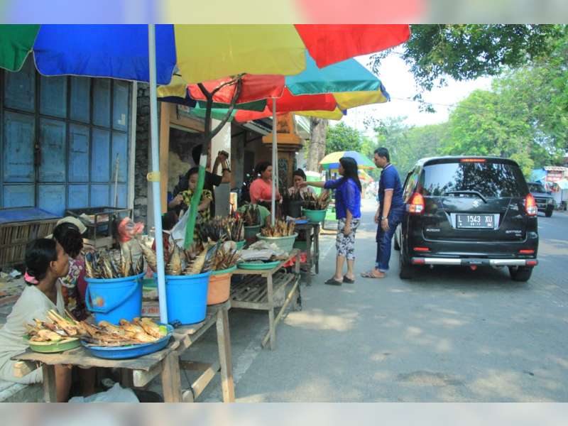 Liburan ke Tuban, Jangan Lupa Beli Oleh-Oleh Khas Ikan Asap Beraroma Sedap