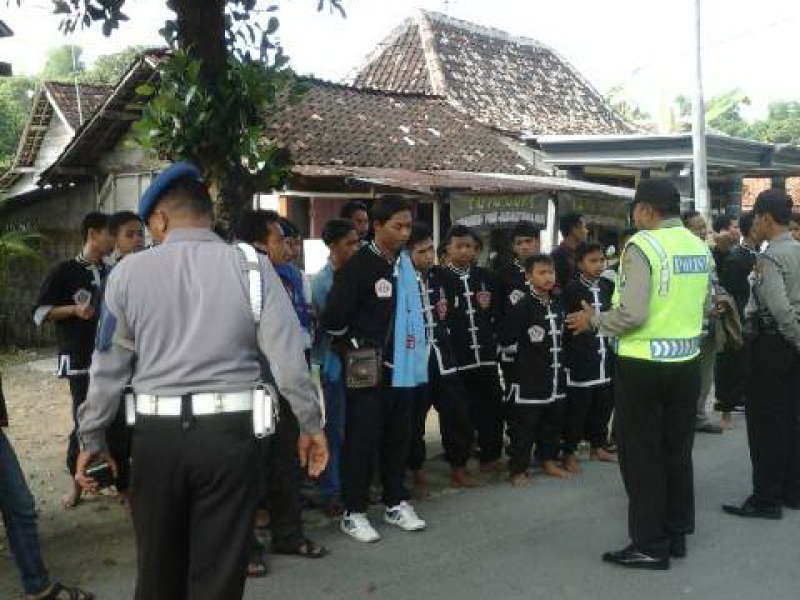 Polsek Kepohbaru Kawal 80 Anggota Kera Sakti ke Madiun
