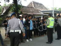 Polsek Kepohbaru Kawal 80 Anggota Kera Sakti ke Madiun