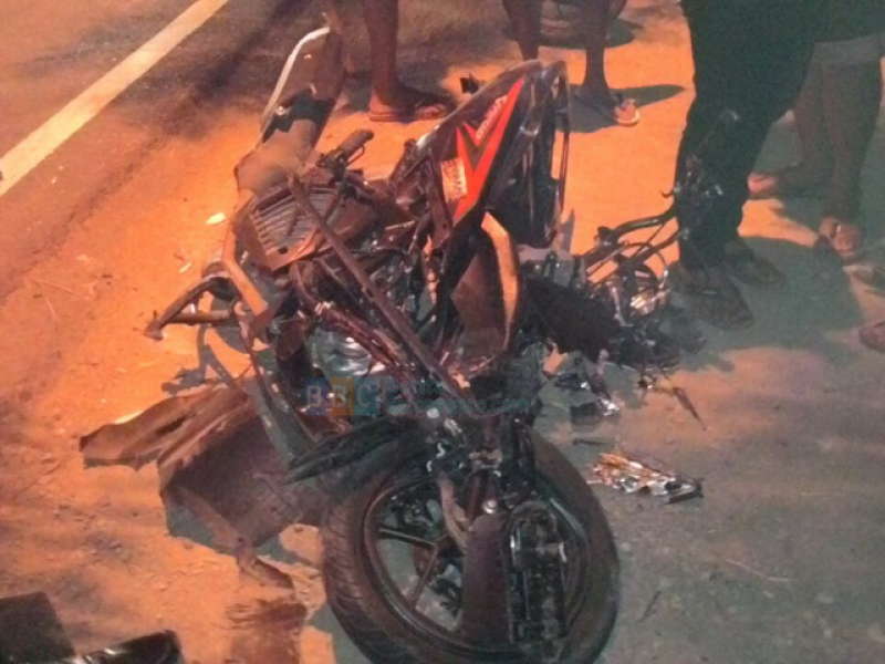 Truk Trailer Hantam Motor, Satu Orang Tewas