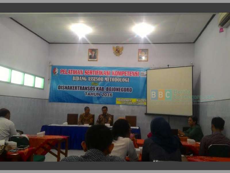 Disnakertransos Gelar Pelatihan untuk Tingkatkan Kompetensi Pelatih