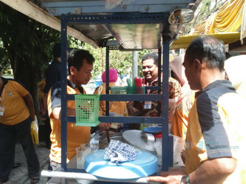 20 PKL Bagikan Makanan Gratis di Pesta Rakyat Partai Hanura