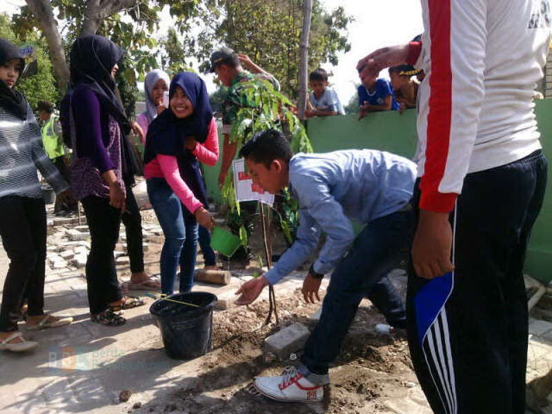 Tanam Pohon untuk Kurangi Dampak Polusi Industri Migas