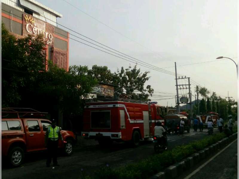 Tim Labfor Polda Jatim Selidiki Kebakaran di Cafe Centro